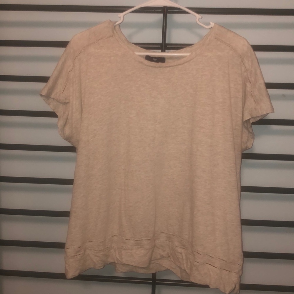 3/$25 Gray/tan cut pattern T-shirt